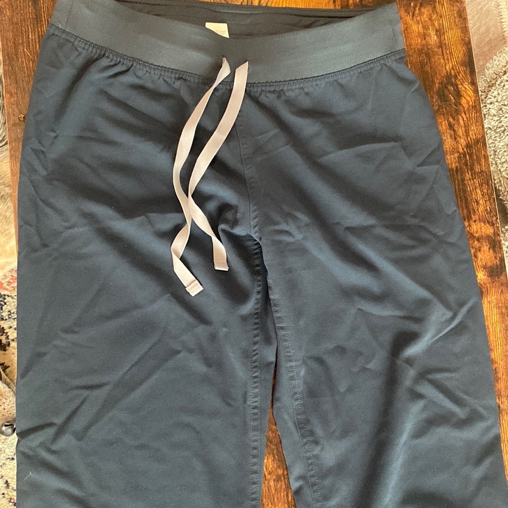 XS Figs scrub pants